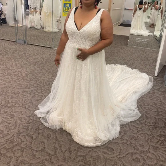 This wedding dress is a size 20. Brand New and had never been worn before.